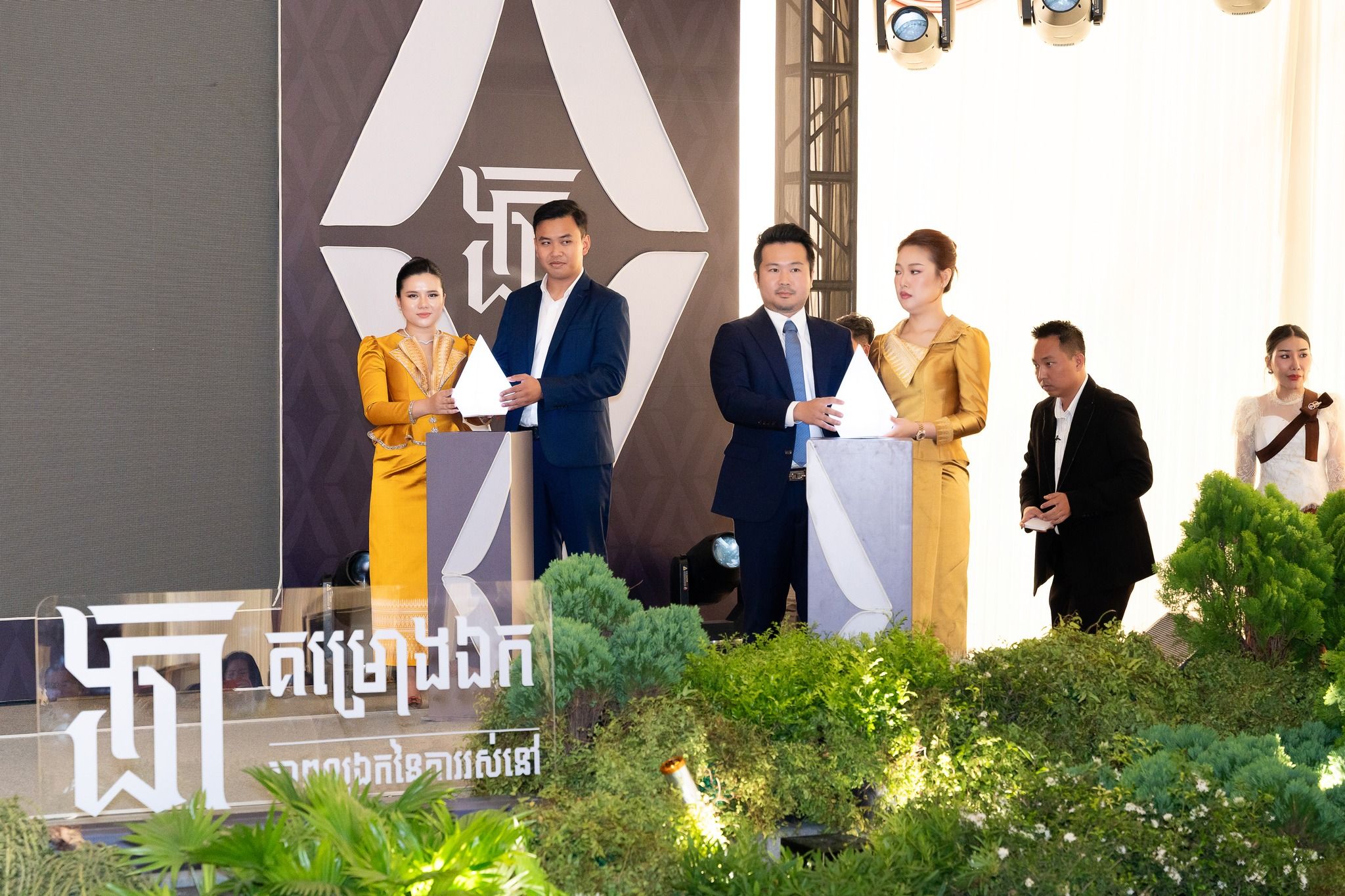 652300267 923992680268782 6490793931646794387 N