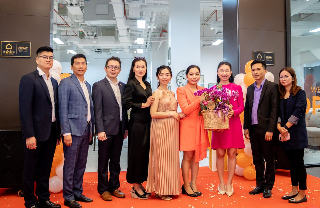 Ashley Furniture គ្រឿងសង្ហារិមម៉ាកល្បីលក់ដាច់លេខ១នៅអាមេរិក
