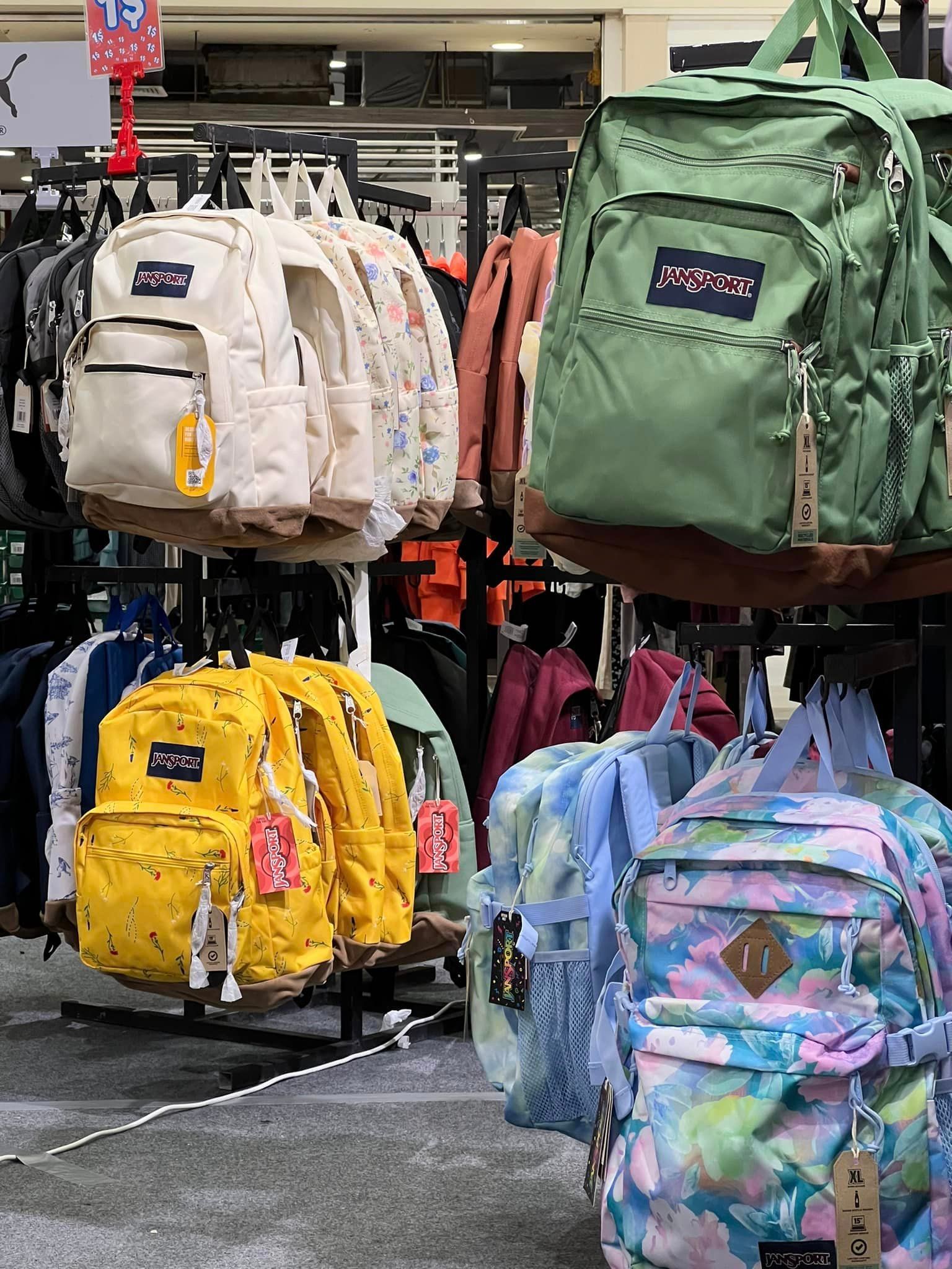 ទៅឱ្យបានមុនគេ! ហាង JanSport នៅផ្សារទំនើប អ៊ីអន១