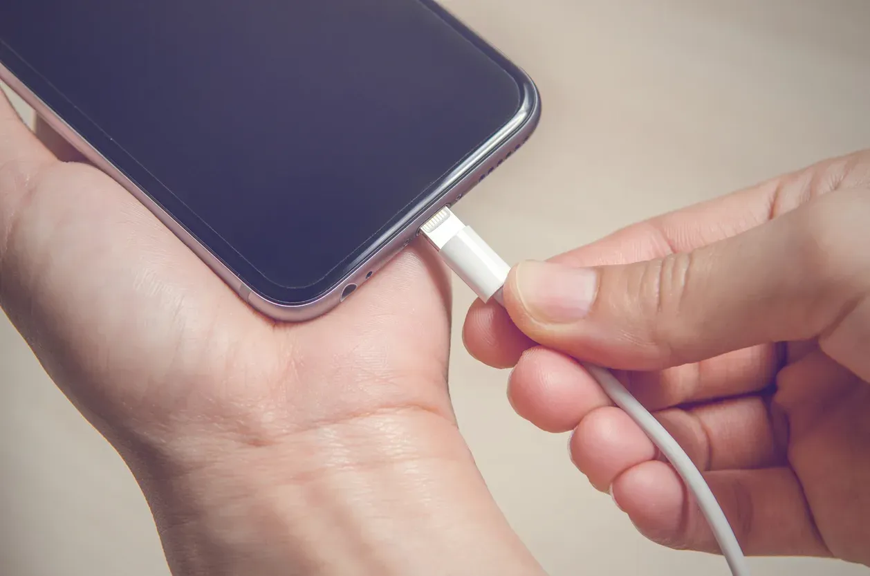 Plugging in iPhone to Charger Overnight Bad for Battery