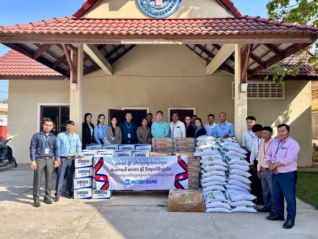 ការប្រគល់អំណោយជូនអនុសាខាកាកបាតក្រហម កម្ពុជា ស្រុកទឹកឈូ ខេត្តកំពត