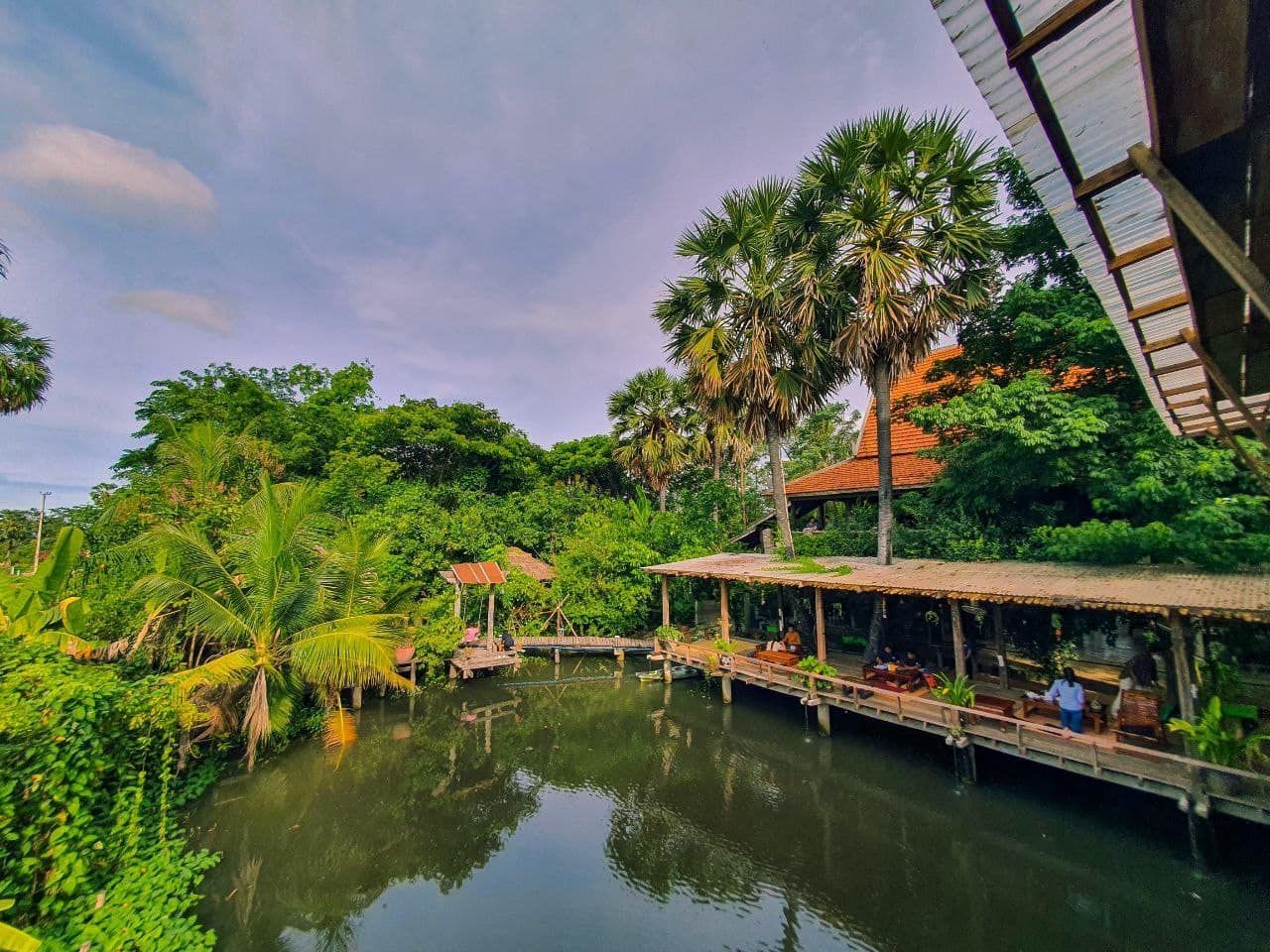 E97a251a C72c 4128 A6b0 57259bb9f383