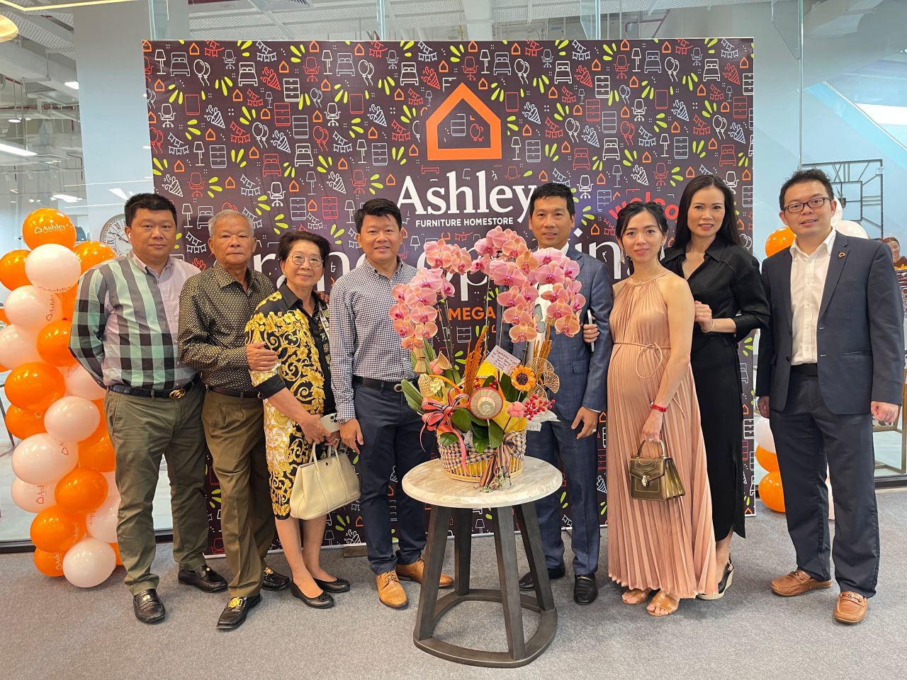 Ashley Furniture គ្រឿងសង្ហារិមម៉ាកល្បីលក់ដាច់លេខ១នៅអាមេរិក