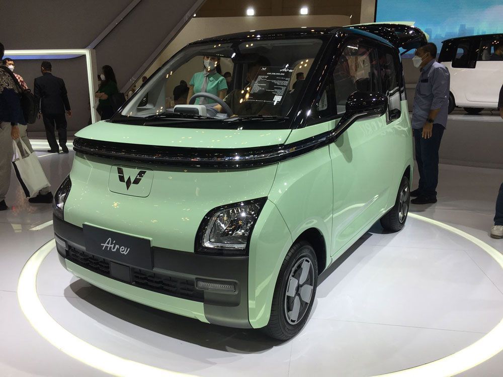 Prev Desktop Menanti Sepak Terjang Mobil Listrik Wuling Air Ev Usai Peluncurannya Cover 2022 Mobil Listrik Wuling Air Ev Dilihat Pengunjung Giias 2022 2