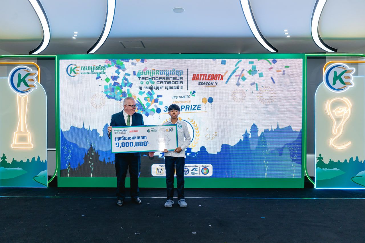 Photo 2025 10 28 18 19 44