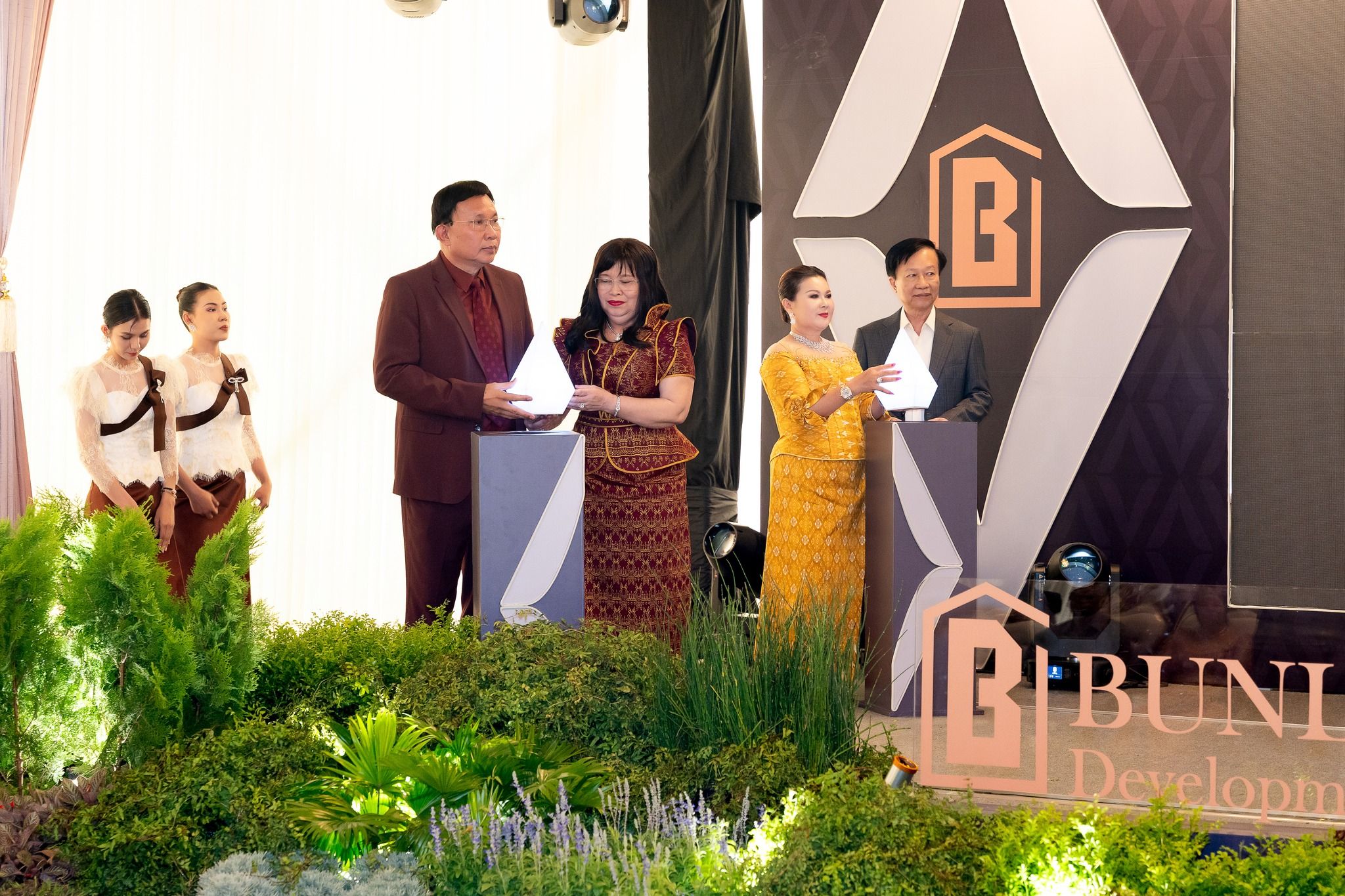 652348547 923992660268784 5856269268880162502 N