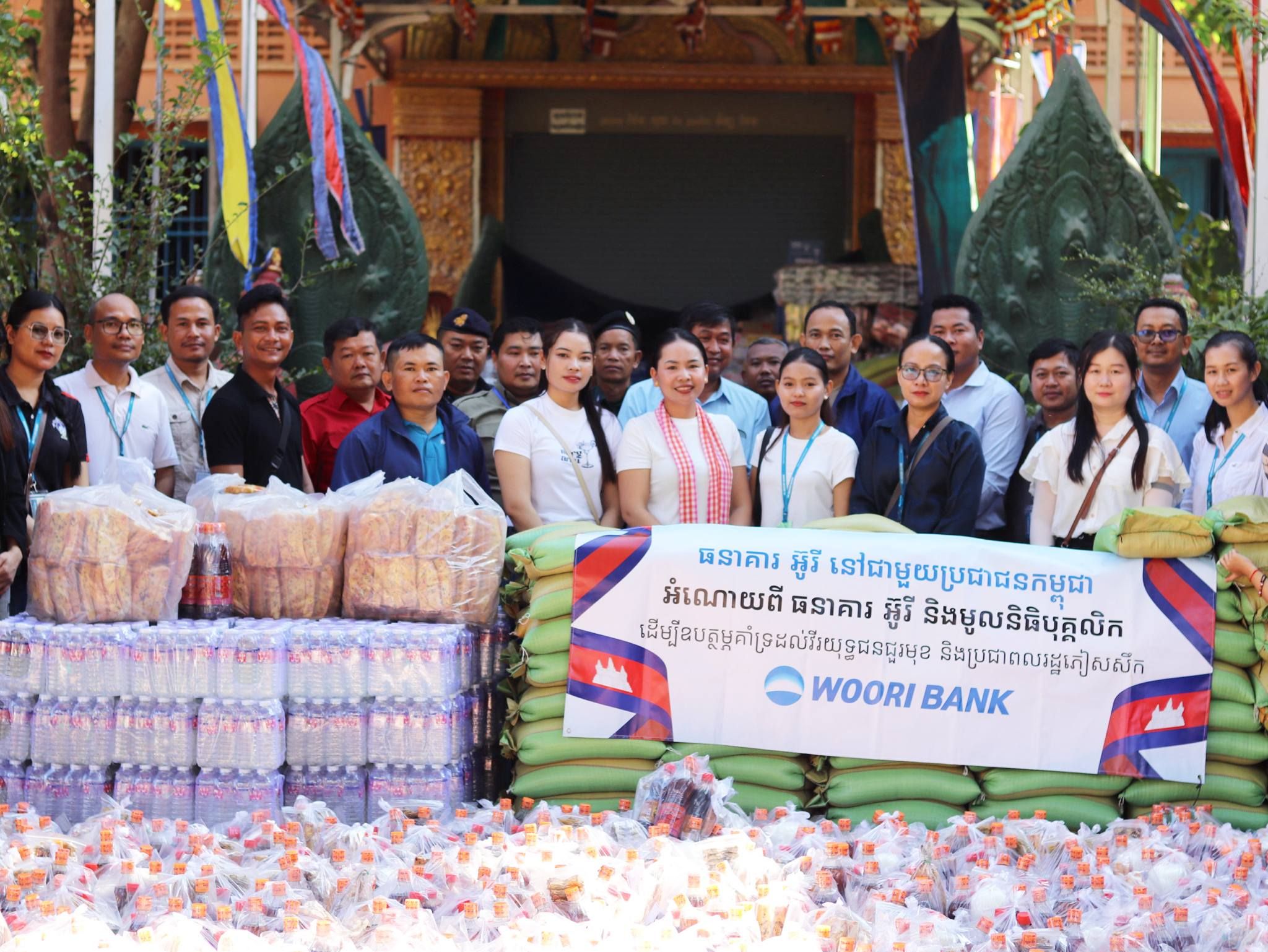 ការប្រគល់អំណោយជូនរដ្ឋបាលខេត្តសៀមរាប