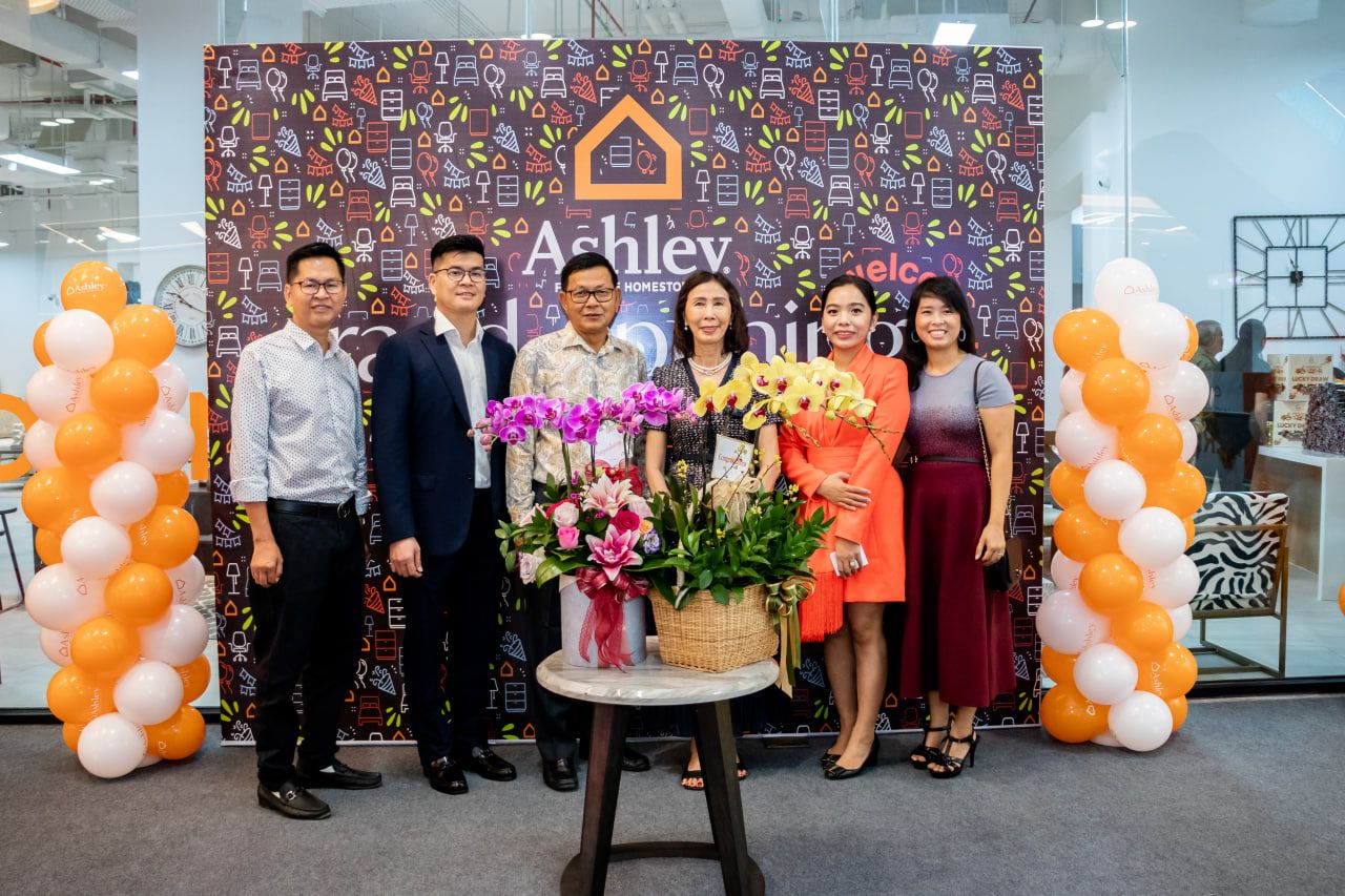 Ashley Furniture គ្រឿងសង្ហារិមម៉ាកល្បីលក់ដាច់លេខ១នៅអាមេរិក